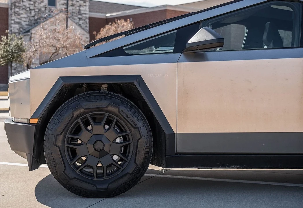 2024 Tesla Cybertruck - Image 2 of 21