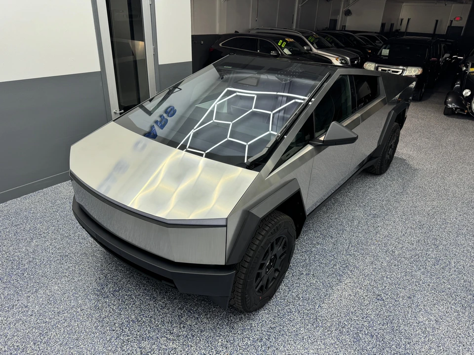 2024 Tesla Cybertruck - Image 13 of 31