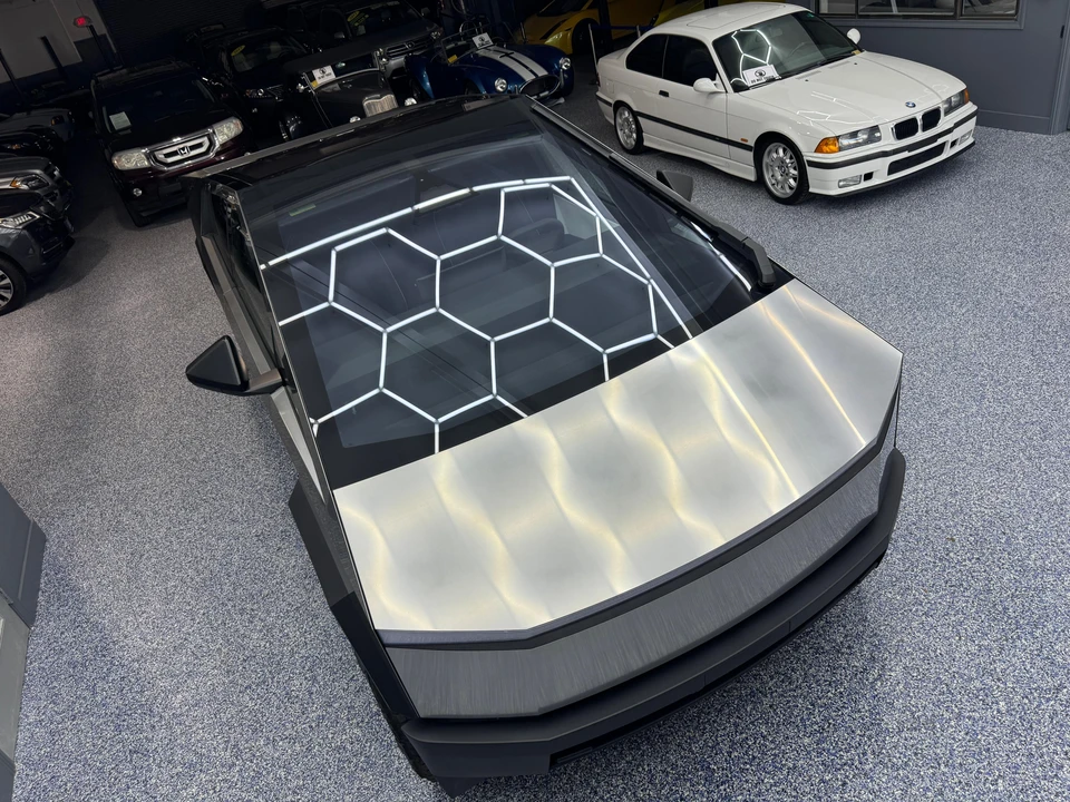 2024 Tesla Cybertruck - Image 27 of 31