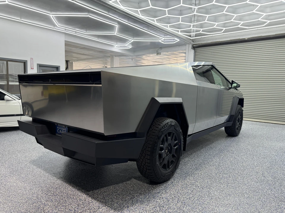 2024 Tesla Cybertruck - Image 23 of 31