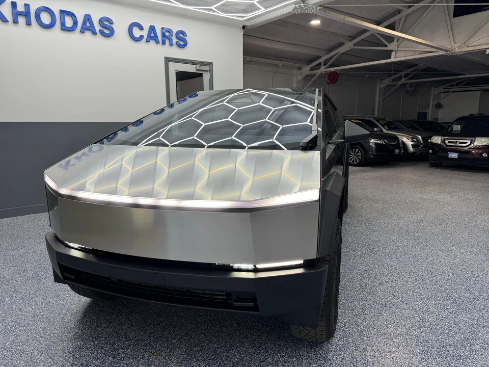 2024 Tesla Cybertruck - Image 10 of 31