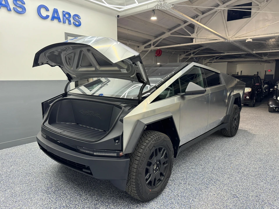 2024 Tesla Cybertruck - Image 12 of 31
