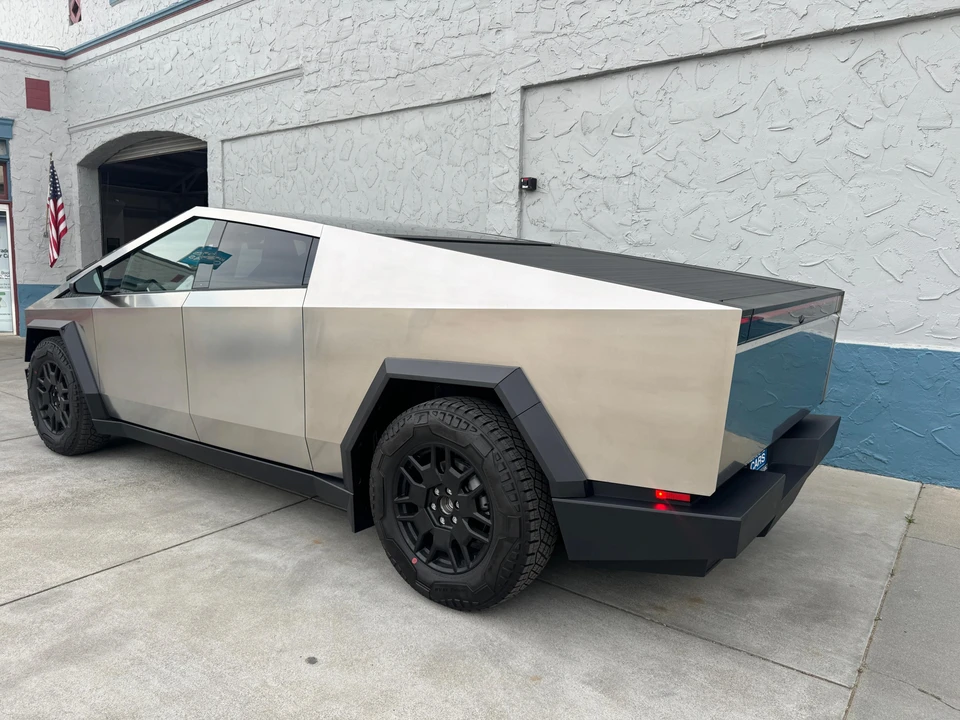 2024 Tesla Cybertruck - Image 30 of 31