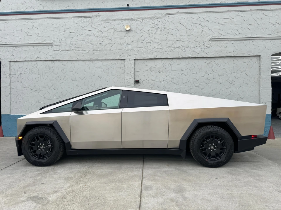2024 Tesla Cybertruck - Image 29 of 31