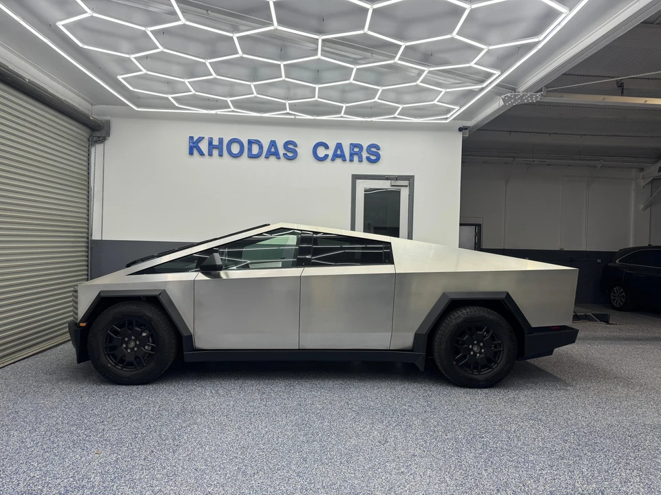2024 Tesla Cybertruck - Image 16 of 31