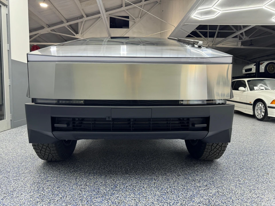 2024 Tesla Cybertruck - Image 7 of 31