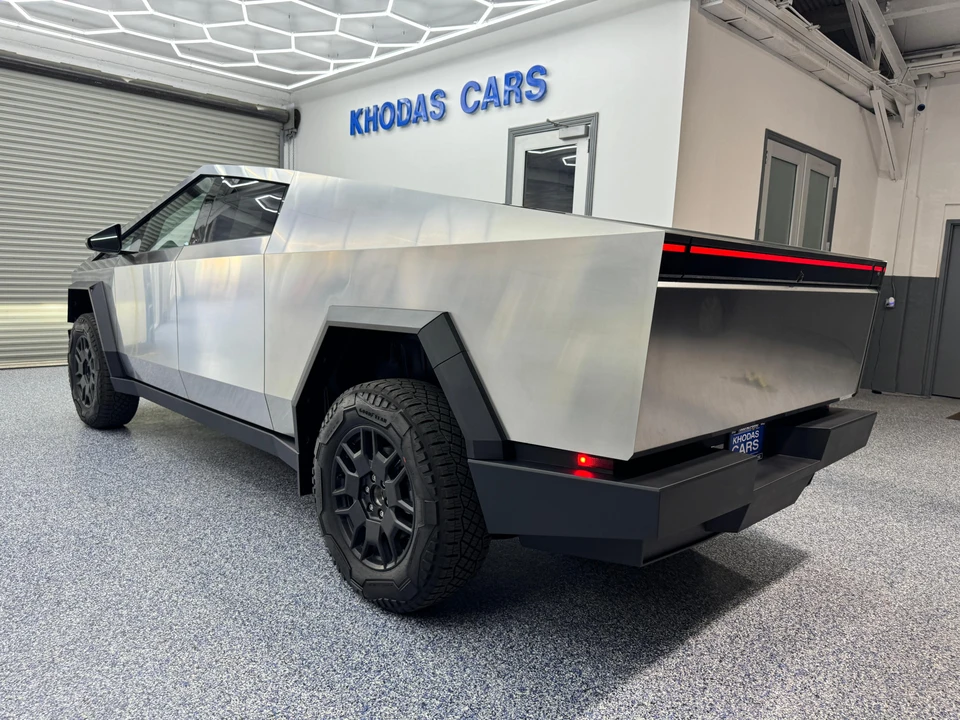 2024 Tesla Cybertruck - Image 17 of 31