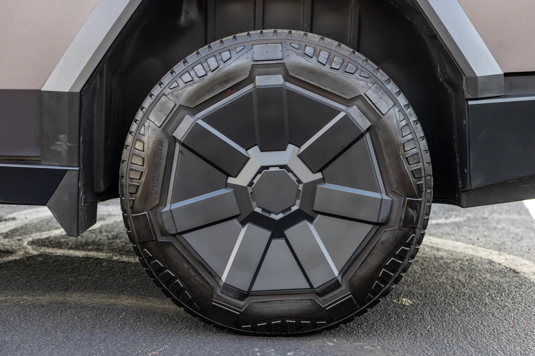 2024 Tesla Cybertruck - Image 21 of 31