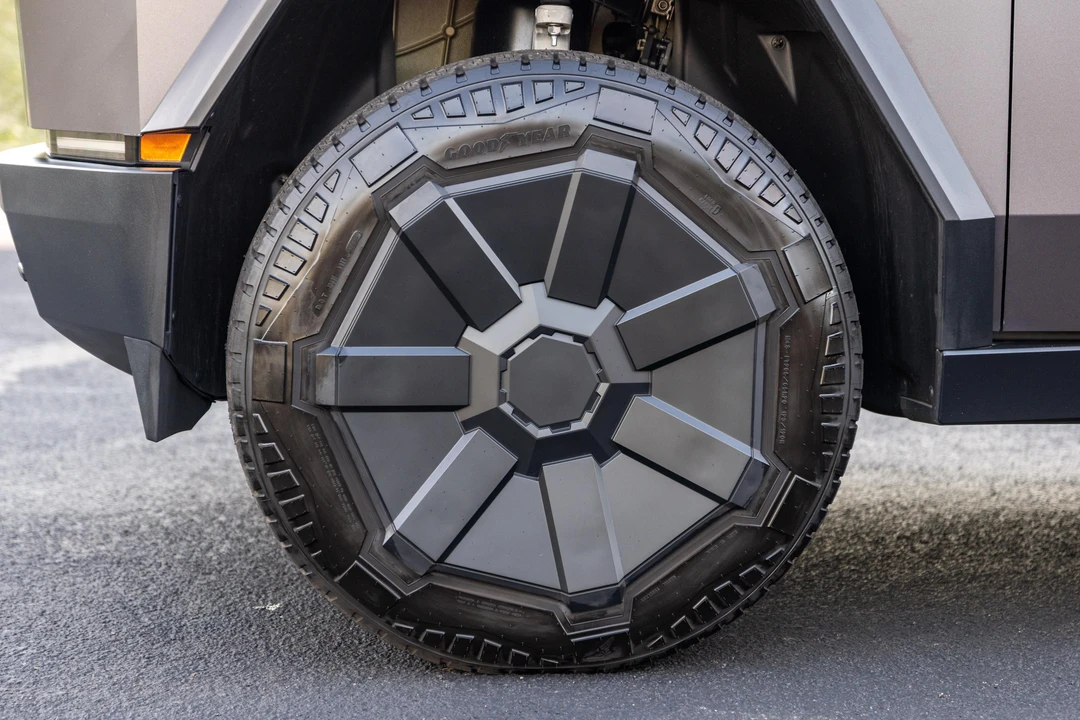 2024 Tesla Cybertruck - Image 20 of 31