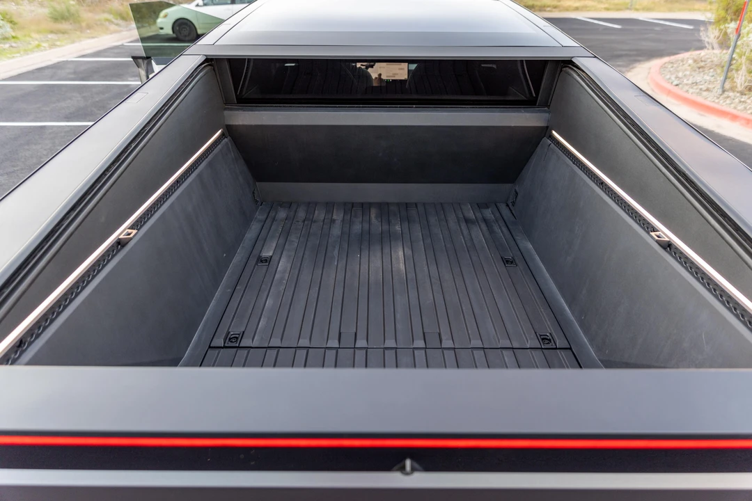 2024 Tesla Cybertruck - Image 17 of 31