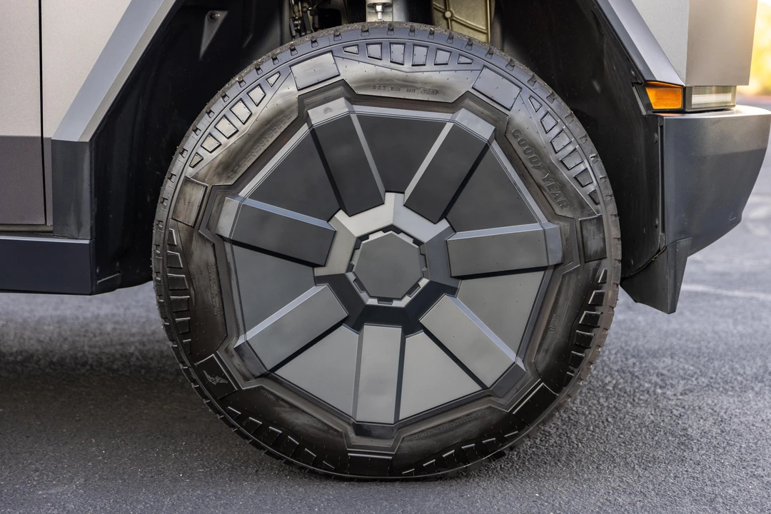 2024 Tesla Cybertruck - Image 23 of 31