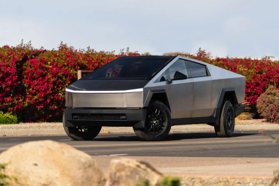 2024 Tesla Cybertruck - Image 10 of 31