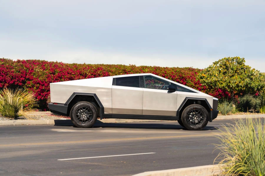 2024 Tesla Cybertruck - Image 7 of 31