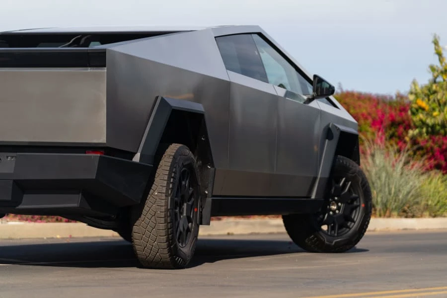 2024 Tesla Cybertruck - Image 15 of 31
