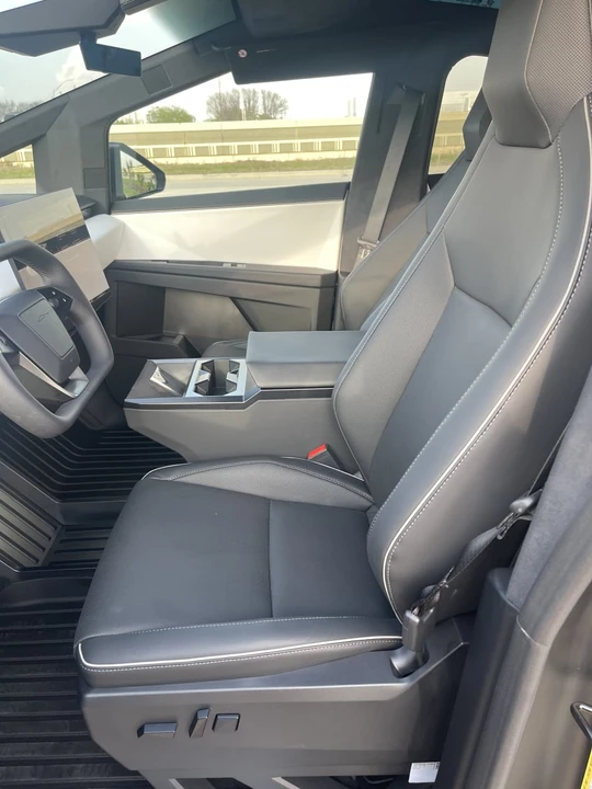 2024 Tesla Cybertruck - Image 20 of 31