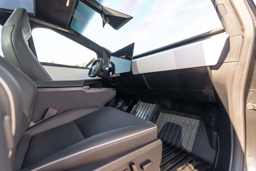 2024 Tesla Cybertruck - Image 19 of 31