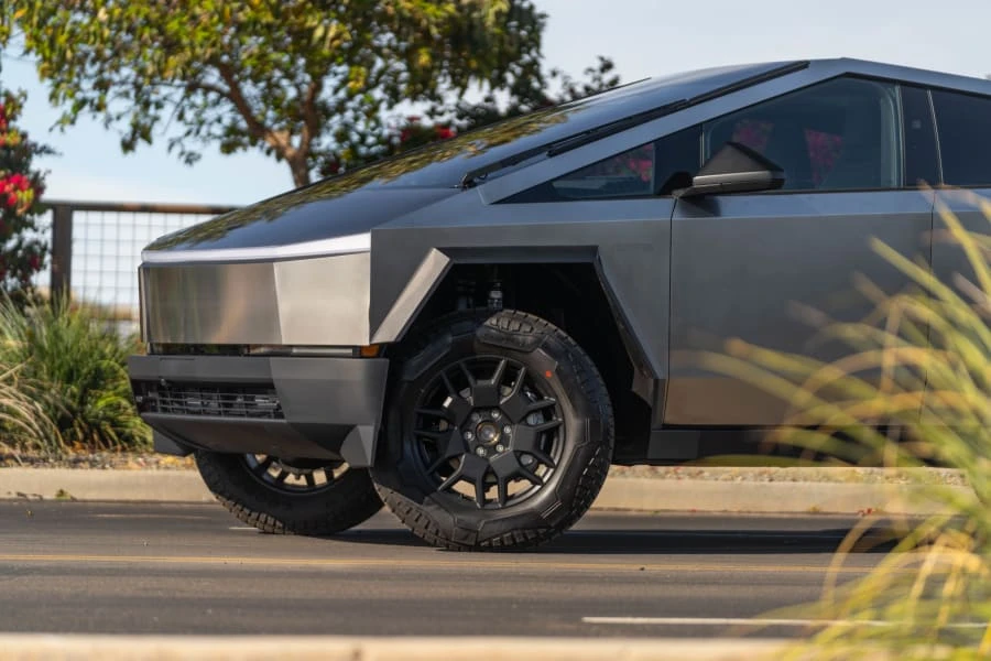 2024 Tesla Cybertruck - Image 13 of 31
