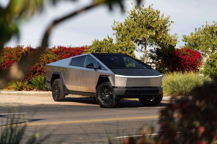 2024 Tesla Cybertruck - Image 8 of 31