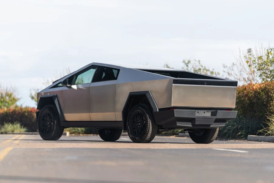 2024 Tesla Cybertruck - Image 9 of 31