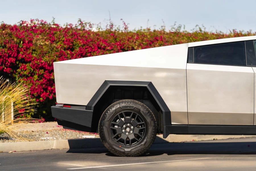 2024 Tesla Cybertruck - Image 12 of 31