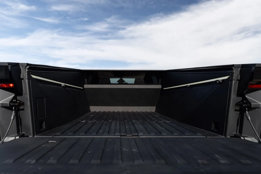 2024 Tesla Cybertruck - Image 29 of 31