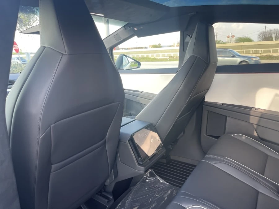 2024 Tesla Cybertruck - Image 21 of 31