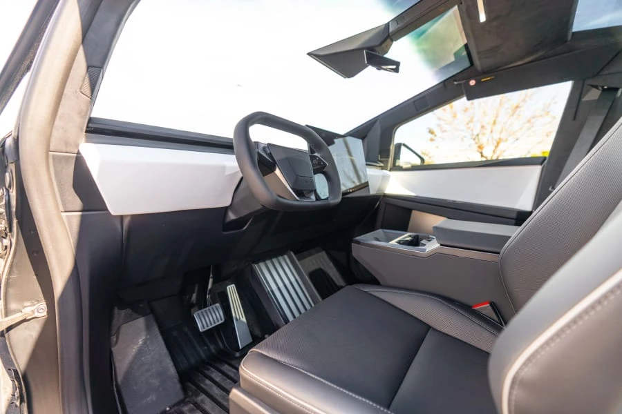 2024 Tesla Cybertruck - Image 18 of 31