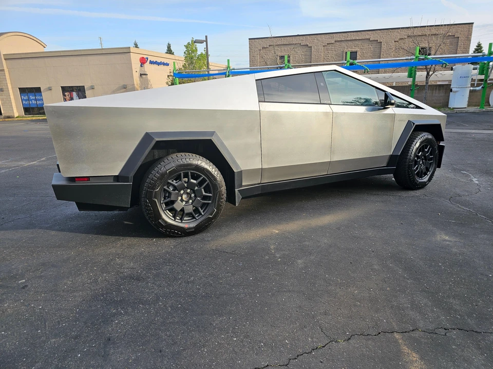 2024 Tesla Cybertruck - Image 7 of 9