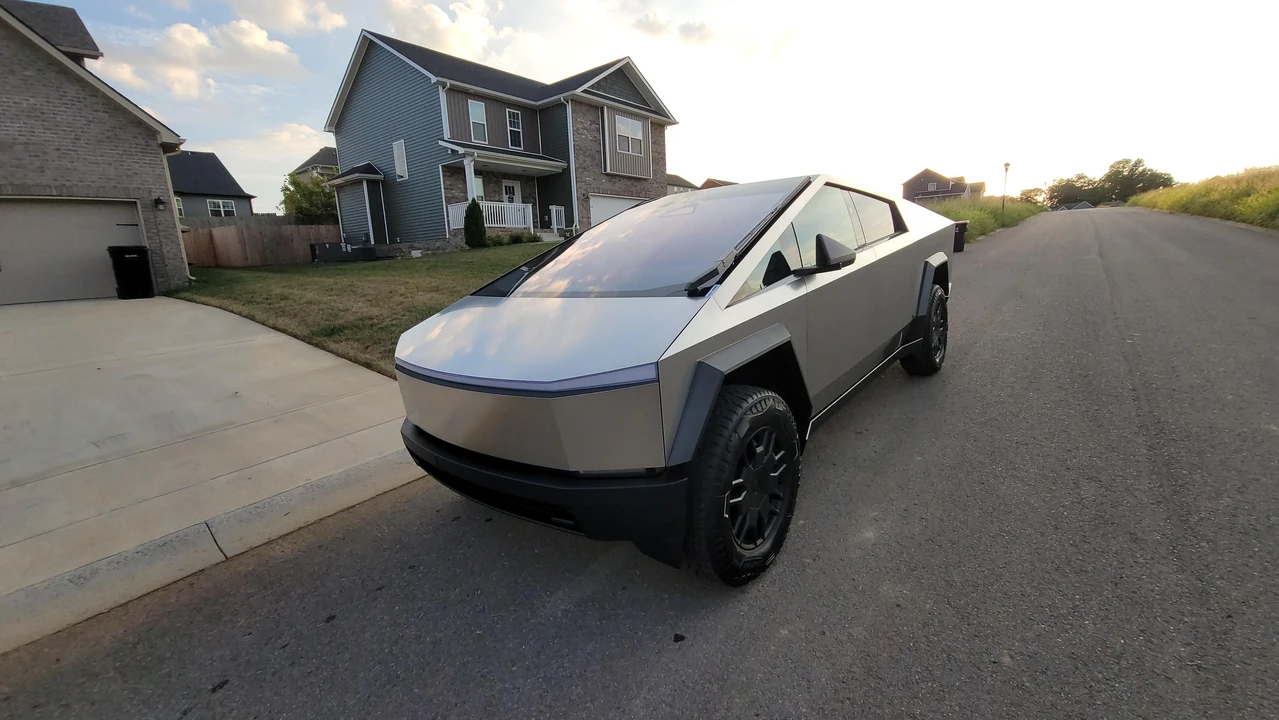 2024 Tesla Cybertruck - Image 13 of 31