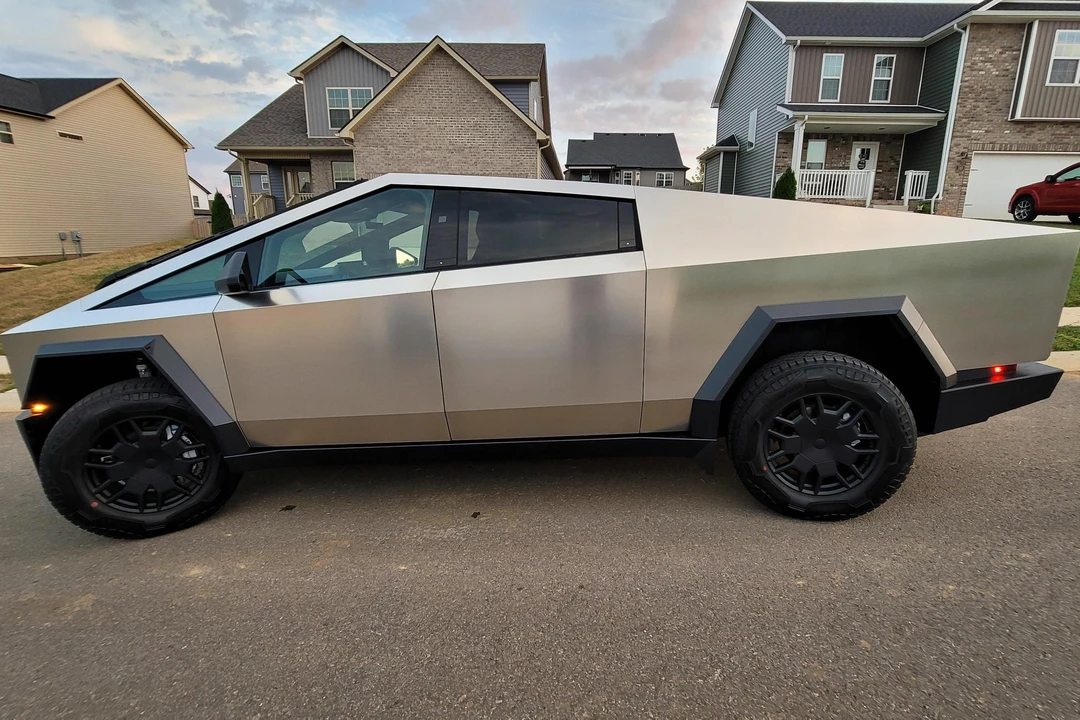 2024 Tesla Cybertruck - Image 15 of 31
