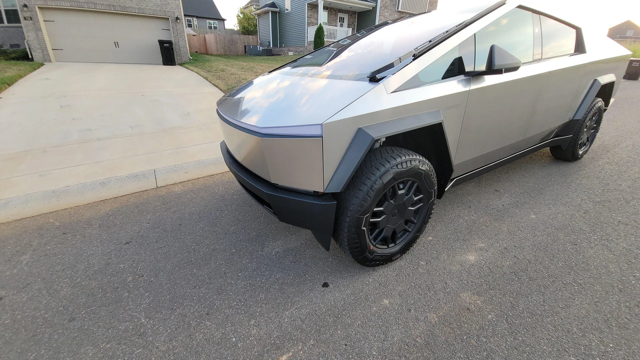 2024 Tesla Cybertruck - Image 31 of 31