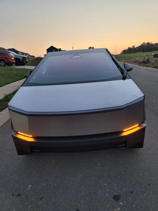 2024 Tesla Cybertruck - Image 8 of 31