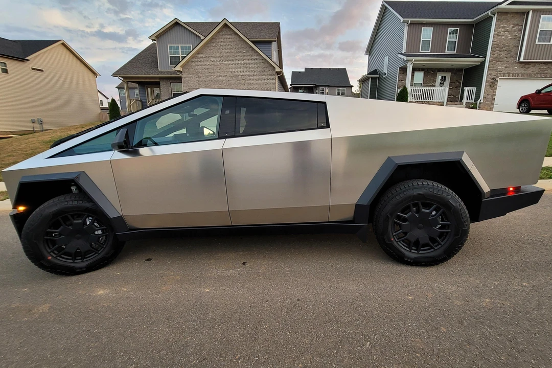 2024 Tesla Cybertruck - Image 16 of 31