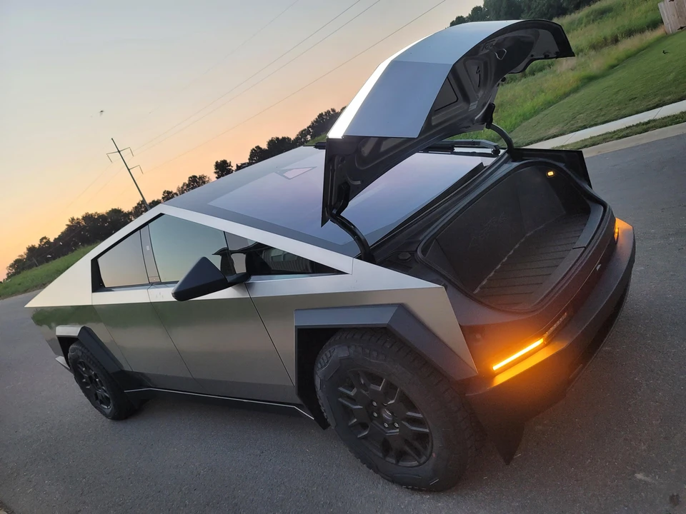 2024 Tesla Cybertruck - Image 24 of 31