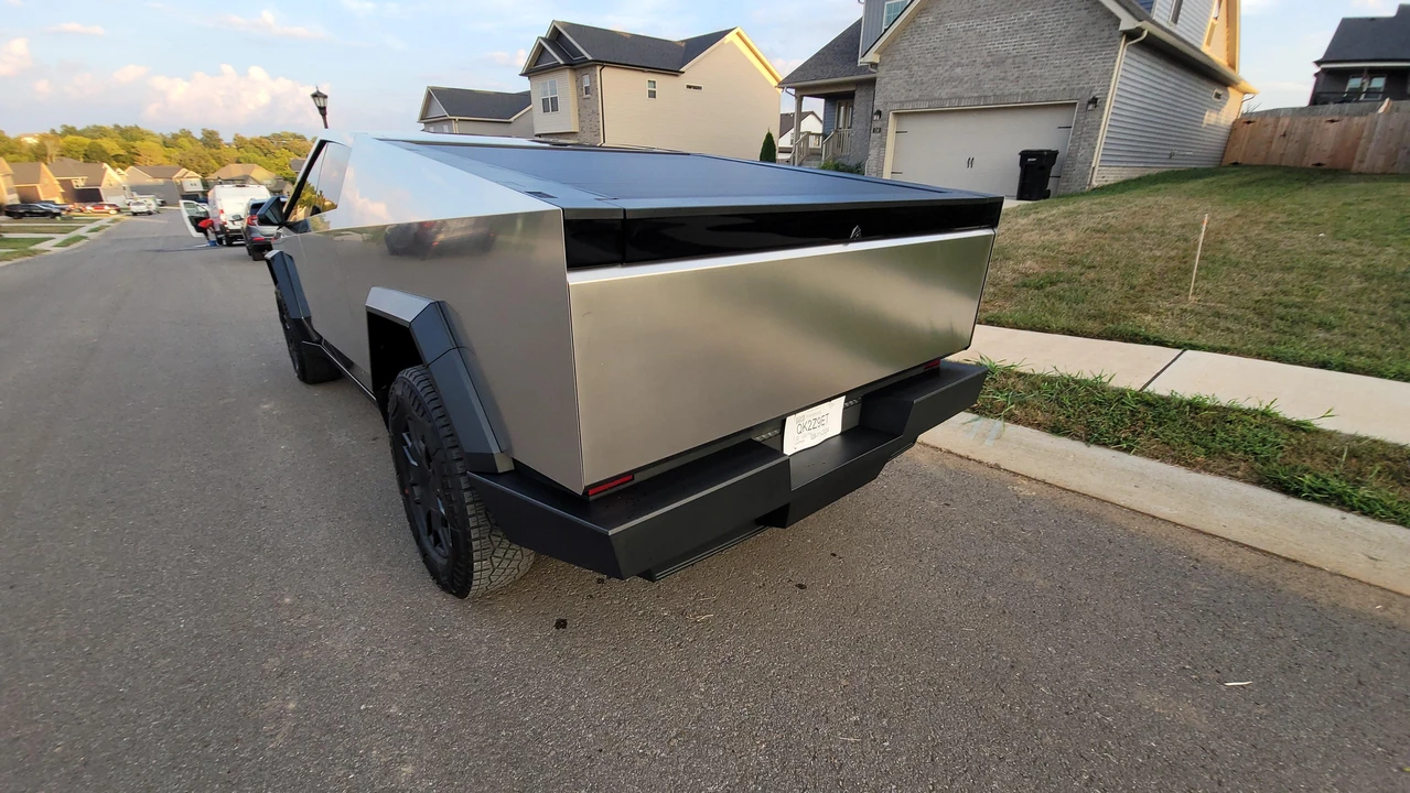 2024 Tesla Cybertruck - Image 19 of 31
