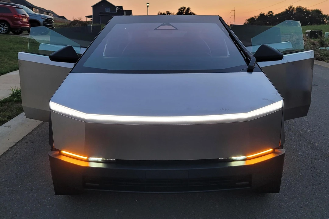 2024 Tesla Cybertruck - Image 2 of 31