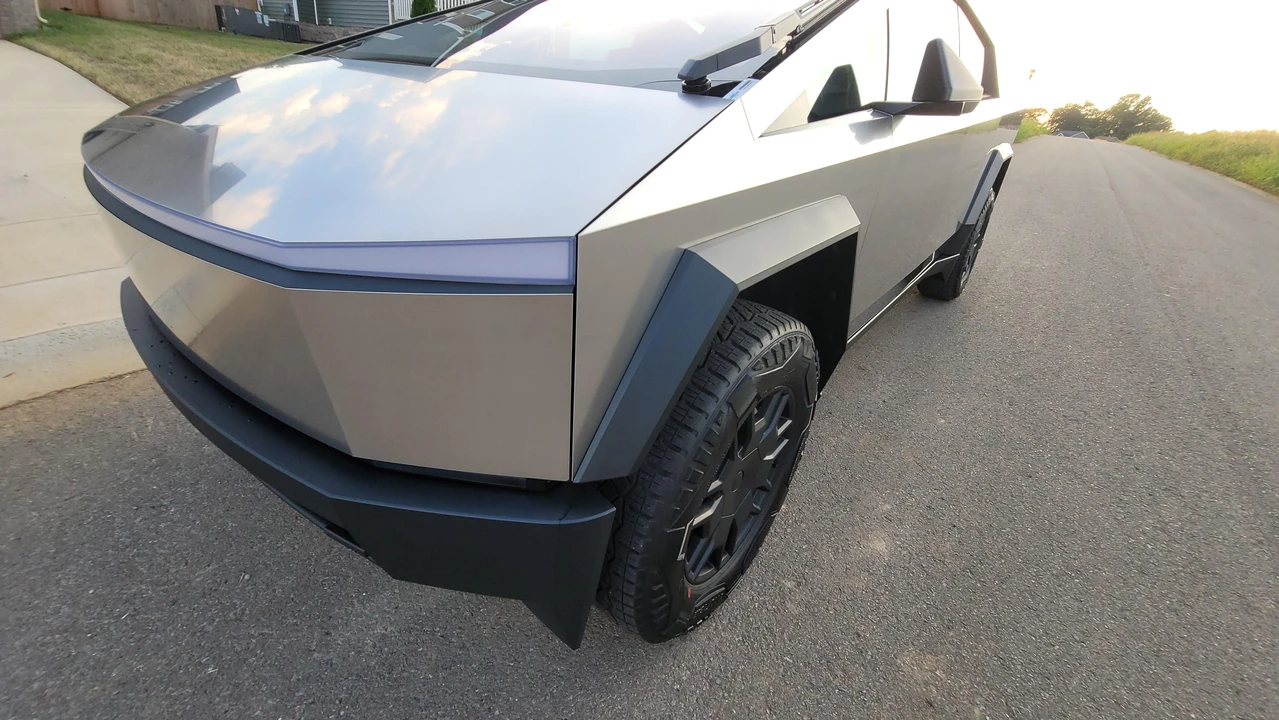 2024 Tesla Cybertruck - Image 30 of 31