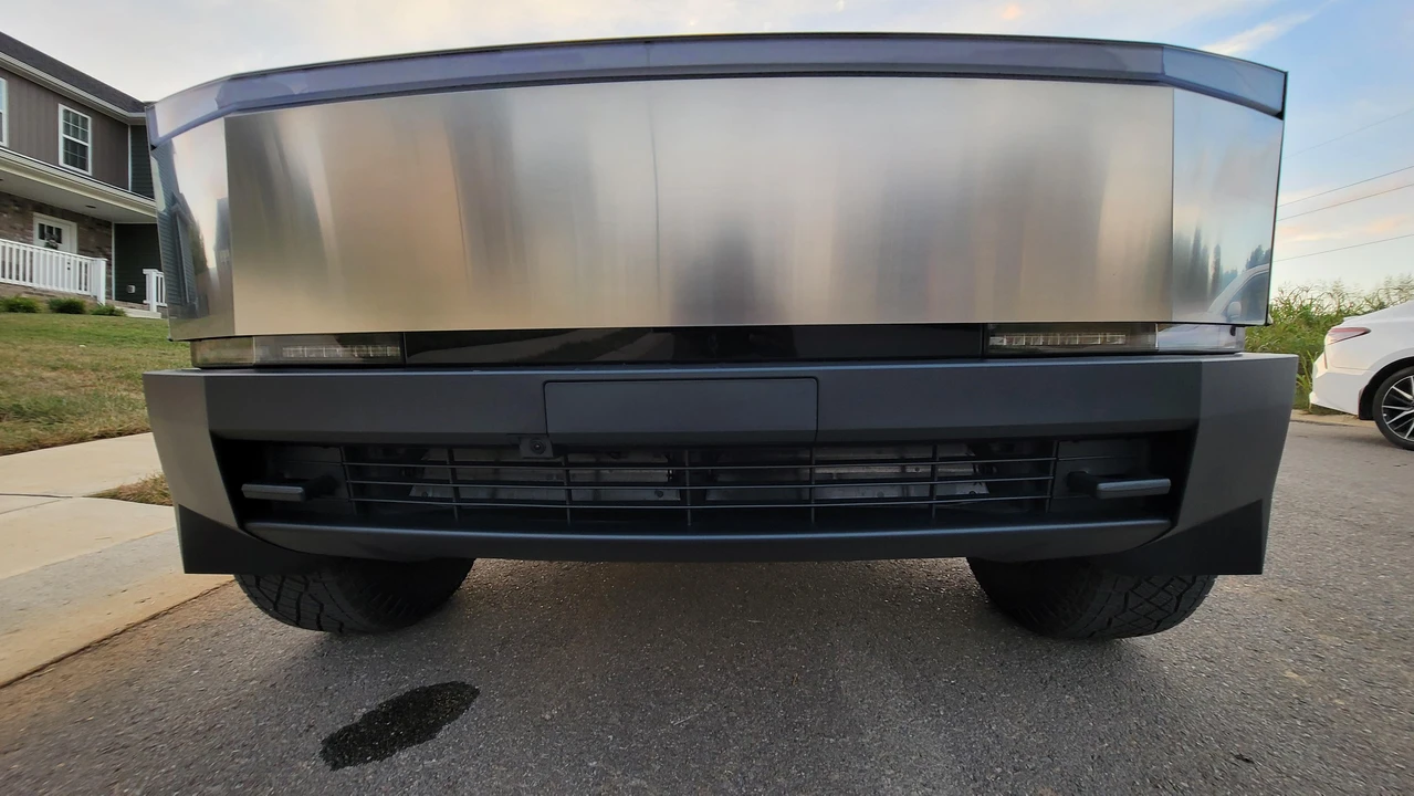 2024 Tesla Cybertruck - Image 27 of 31