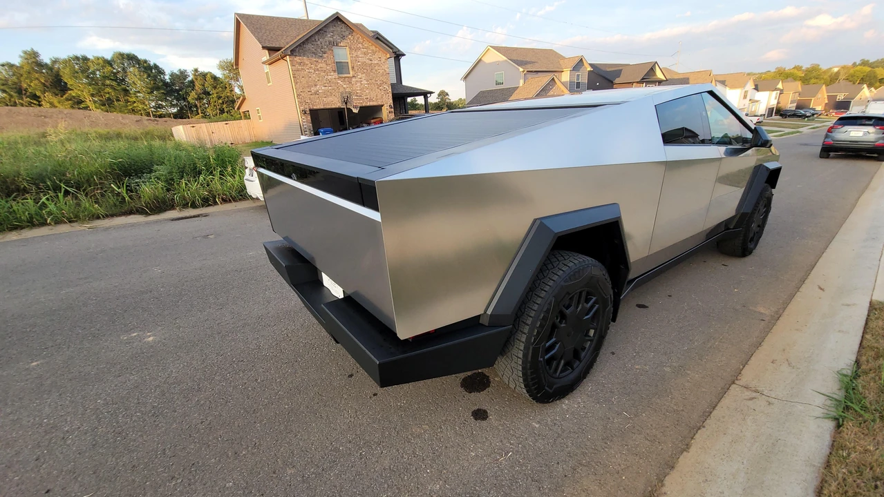 2024 Tesla Cybertruck - Image 23 of 31