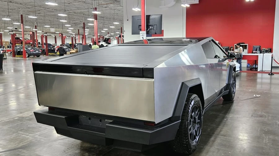 2024 Tesla Cybertruck - Image 3 of 10