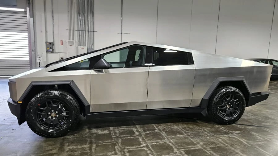 2024 Tesla Cybertruck - Image 5 of 10