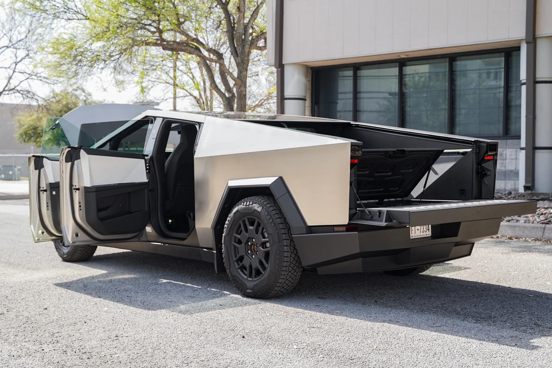 2024 Tesla Cybertruck - Image 13 of 31