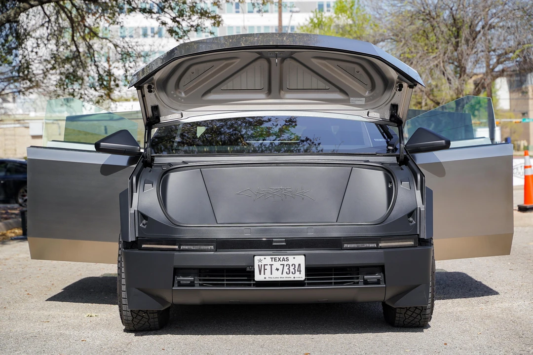 2024 Tesla Cybertruck - Image 10 of 31