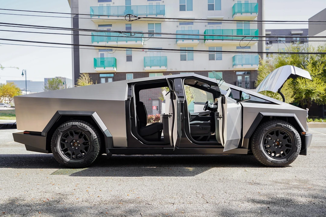 2024 Tesla Cybertruck - Image 16 of 31
