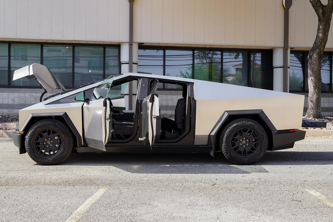 2024 Tesla Cybertruck - Image 12 of 31