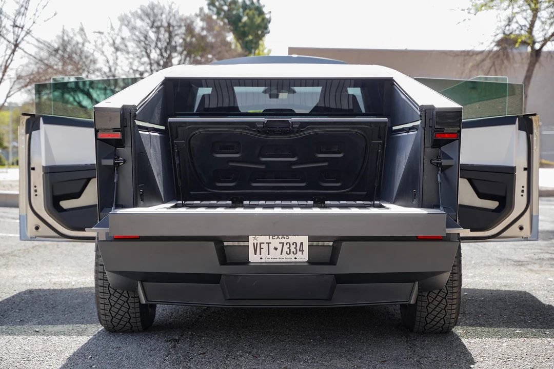 2024 Tesla Cybertruck - Image 14 of 31
