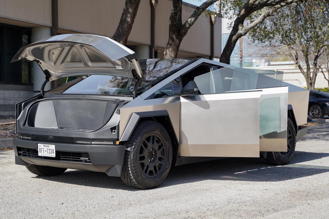 2024 Tesla Cybertruck - Image 11 of 31