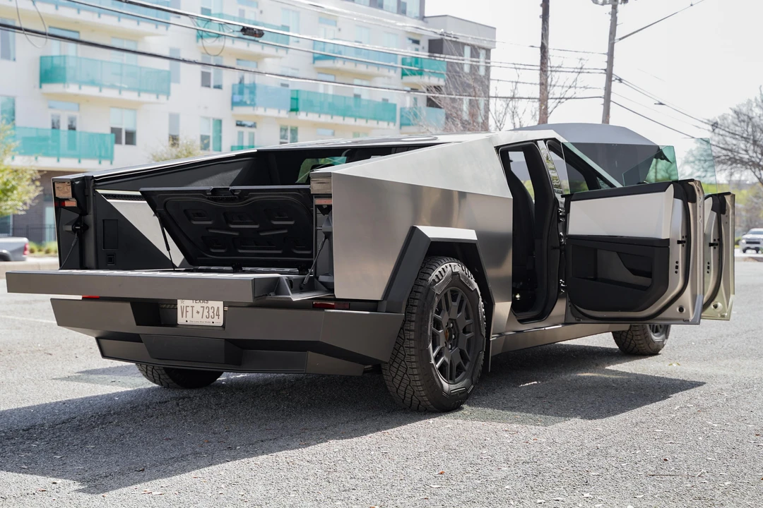 2024 Tesla Cybertruck - Image 15 of 31