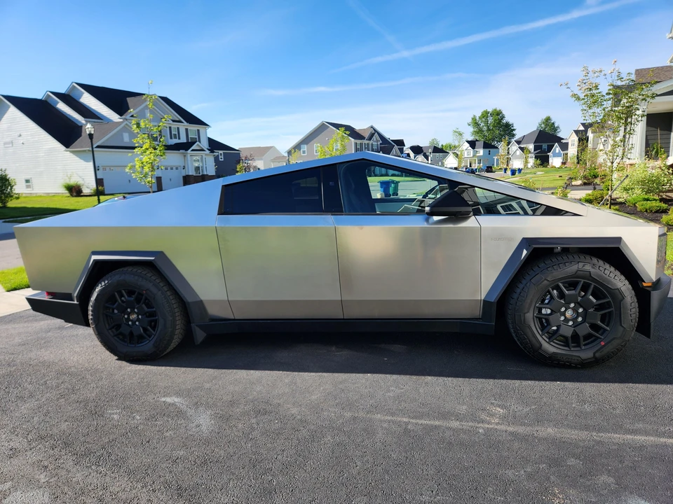 2024 Tesla Cybertruck - Image 10 of 31