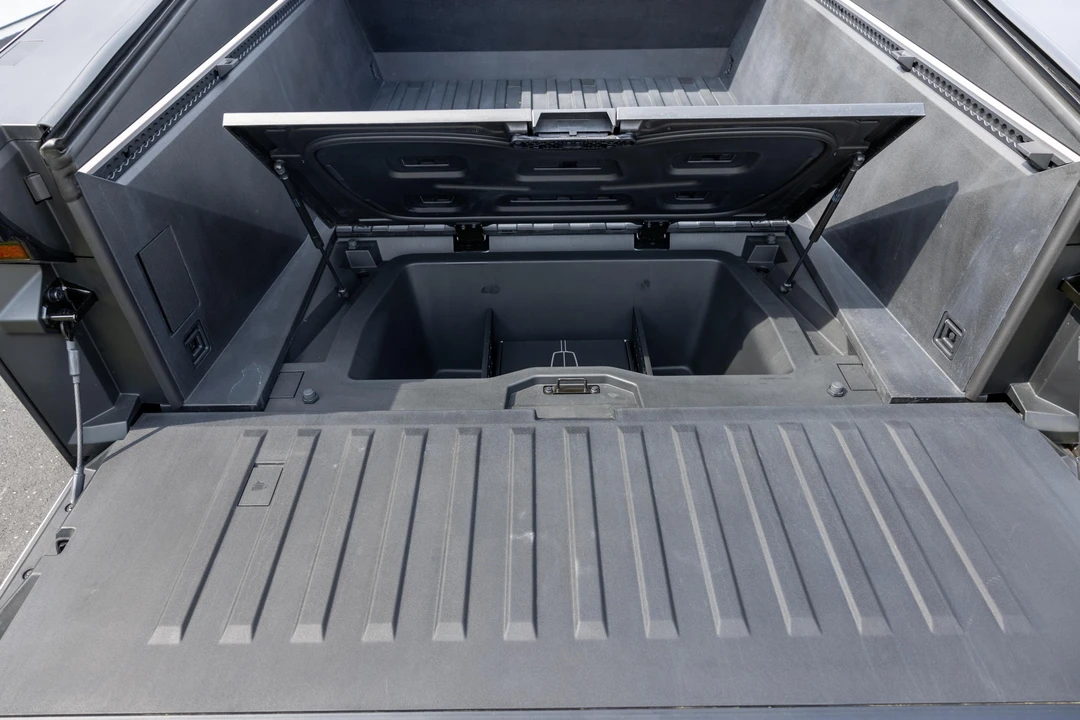 2024 Tesla Cybertruck - Image 16 of 31